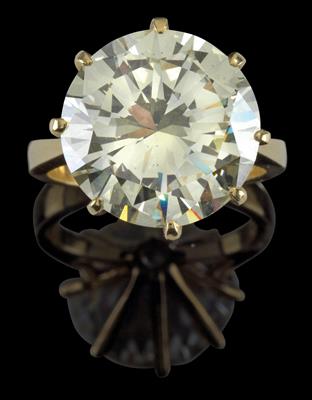 A brilliant solitaire c. 10.70 ct - Klenoty