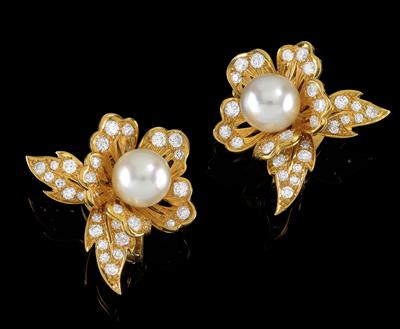 A pair of diamond and cultured pearl floral earclips - Klenoty