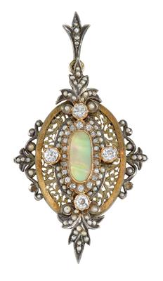 A demi-pearl and old-cut diamond medallion - Jewellery