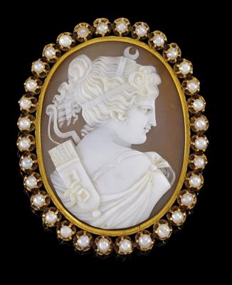 Kameebrosche mit Darstellung der Göttin Diana - Juwelen