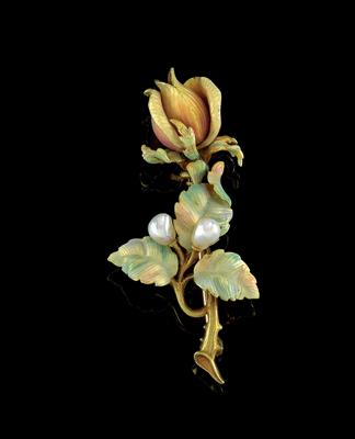 An Oriental pearl floral brooch in the shape of a rose - Klenoty