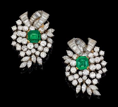 A pair of diamond and emerald ear clips - Gioielli