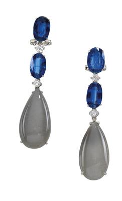 A pair of kyanite and moonstone ear pendants - Jewellery