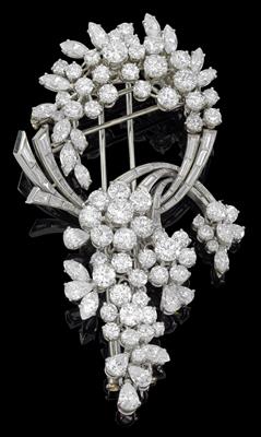 A two-part diamond brooch, total weight ca. 22 ct - Jewellery