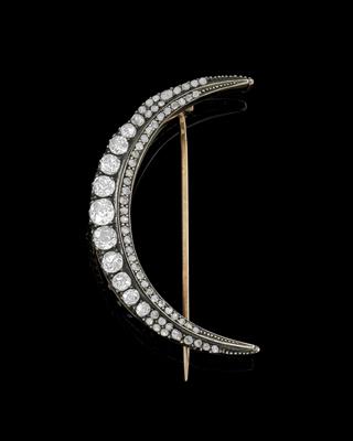 A diamond brooch - Moon, total weight ca. 3 ct - Gioielli