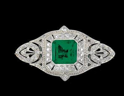 A diamond and emerald brooch - Klenoty