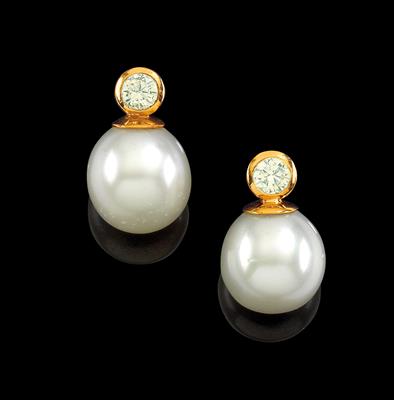 A pair of cultured South Sea pearl and brilliant ear studs - Klenoty