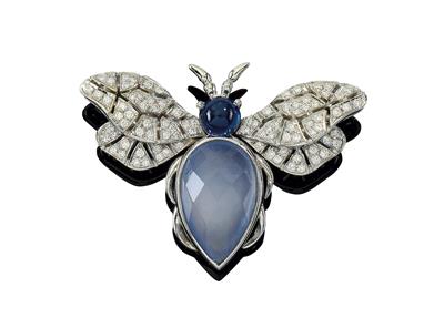 A brilliant and sapphire brooch in the shape of a fly - Klenoty