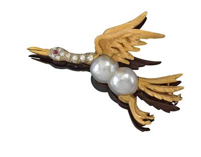 A brooch in the shape of a goose - Gioielli