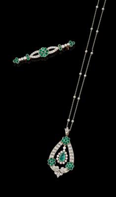 A diamond and emerald jewellery set - Klenoty