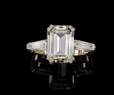 A diamond ring, total weight c. 5.15 ct - Jewellery