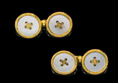 A pair of mother-of-pearl double buttons - Gioielli