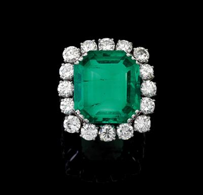 An emerald ring c. 12 ct - Jewellery