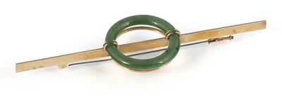 Friedrich Becker nephrite rod brooch - Friedrich Becker - gold, stainless steel, kinetics