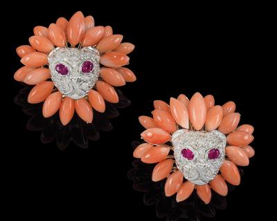 A pair of brilliant and coral ear clips in the shape of lions - Klenoty