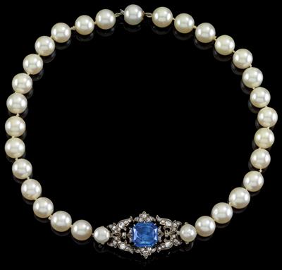 A cultured pearl necklace with untreated sapphire c. 5.50 ct - Jewellery