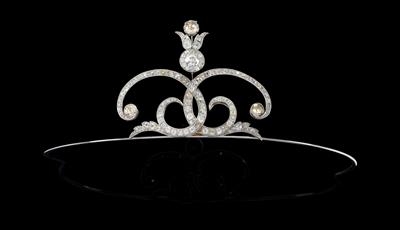 A diamond diadem, total weight c. 5.50 ct - Jewellery