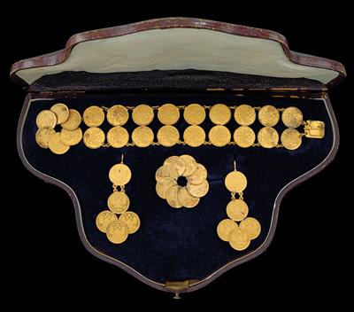 A jewellery set made of coins - Gioielli