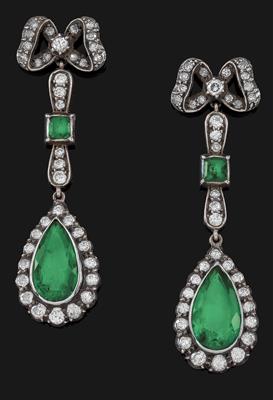 A pair of brilliant and emerald ear pendants - Klenoty