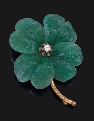 A brooch in the shape of a clover leaf - Jewellery