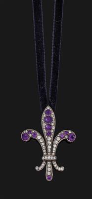 A diamond and amethyst fleur-de-lis pendant - Klenoty