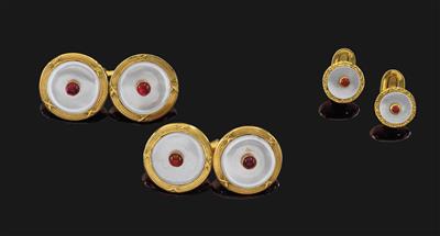 Mother-of-pearl and imitation stone cufflinks and collar studs - Klenoty