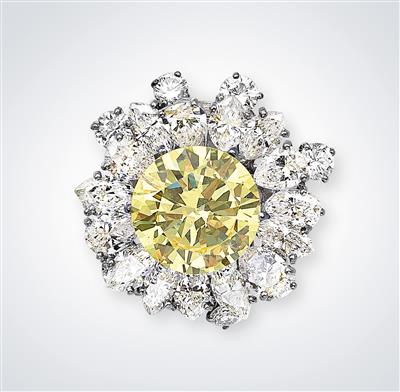 A fancy intense yellow natural colour diamond 4.66 ct - Jewellery