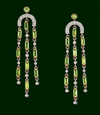 A pair of brilliant and peridot ear stud pendants - Jewellery