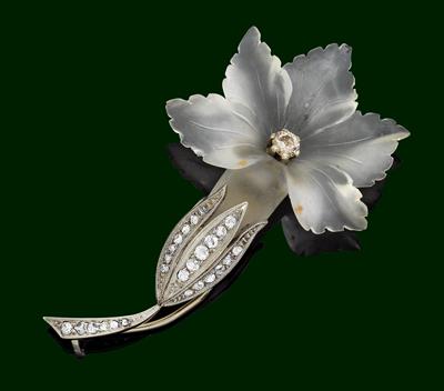 A diamond ‘gentian’ brooch - Klenoty