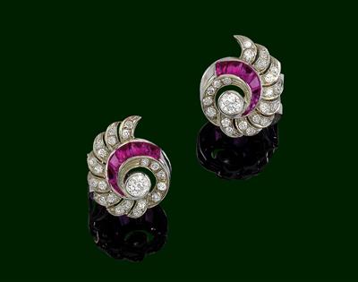 A pair of diamond ear clips, total weight c. 1.50 ct - Jewellery