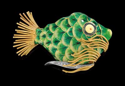 A brooch in the shape of a fish - Gioielli