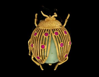 A brooch in the shape of a beetle - Jewellery