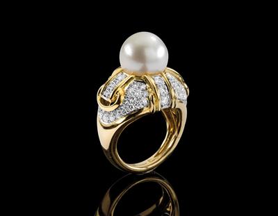 A brilliant and cultured pearl ring by Chaumet - Klenoty