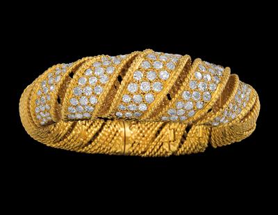 A diamond bangle by David Webb, total weight c. 6 ct, - Jewellery