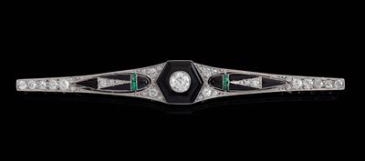 An old-cut diamond, emerald and onyx brooch - Jewellery