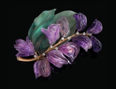 A floral brooch - Gioielli