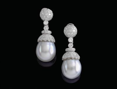 A pair of brilliant and cultured pearl ear clip pendants - Klenoty