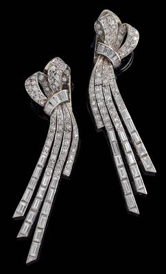 A pair of diamond earclips total weight c. 4.50 ct - Klenoty