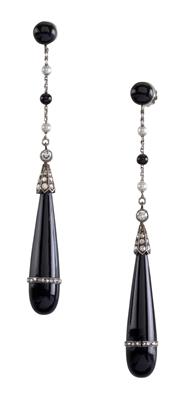 A pair of onyx pendant ear screws - Jewellery