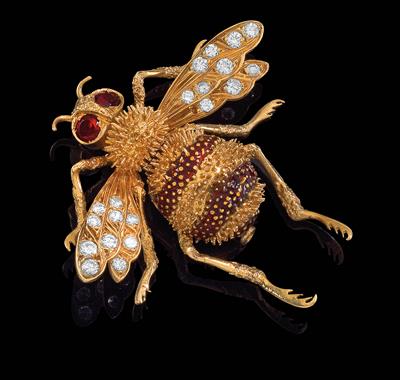 A Boucheron brooch in the shape of a fly - Klenoty