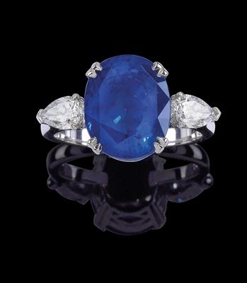 A diamond ring with an untreated sapphire c. 6.64 ct - Klenoty