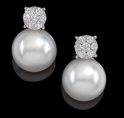 A pair of brilliant and South Sea cultured pearl ear stud pendants - Gioielli