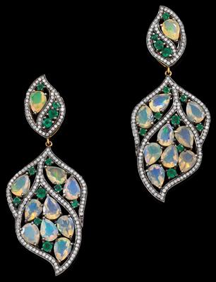 A pair of diamond and opal ear pendants - Klenoty