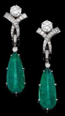 A pair of diamond and emerald ear pendants - Jewellery