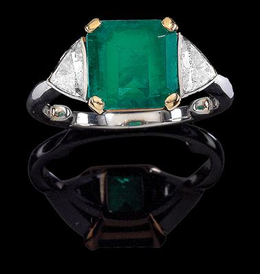 A diamond and emerald ring by Heldwein - Jewellery
