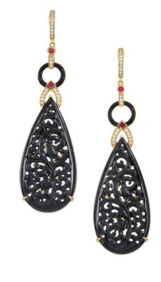A pair of jade ear pendants - Jewellery