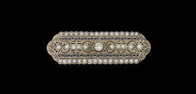 A diamond and sapphire brooch - Gioielli