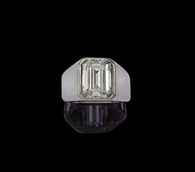 An emerald-cut diamond solitaire 3.39 ct - Jewellery