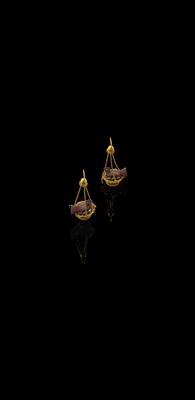 A pair of ‘chicken basket’ ear pendants - Jewellery