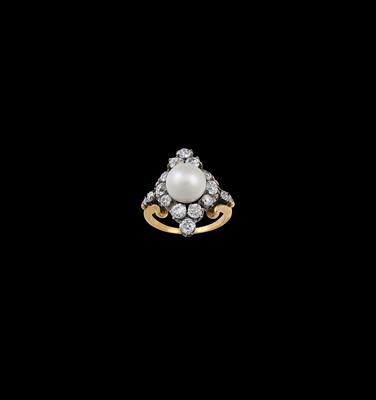 A diamond and cultured pearl ring - Gioielli